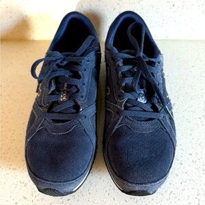 Suede New Balance sneakers